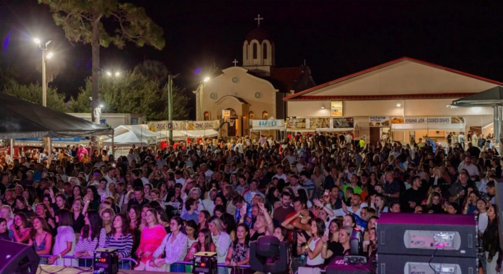 SerbFest Clearwater crowd at the night concert